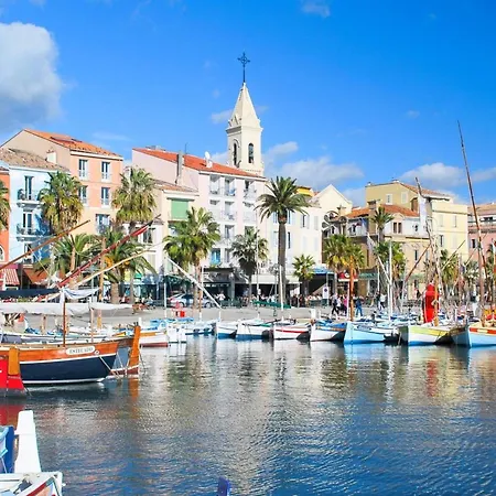 With Pool Near The Sea Wifi And Ac Lägenhet *