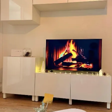 Lägenhet With Pool Near The Sea Wifi And Ac