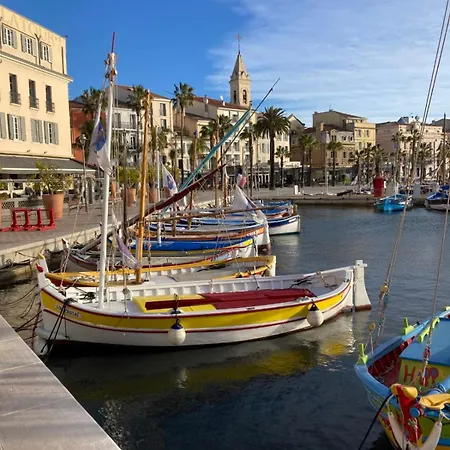 With Pool Near The Sea Wifi And Ac Lägenhet *